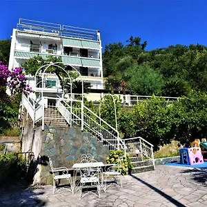 villa-delle-rose-noli.hotelitalianriviera.com/